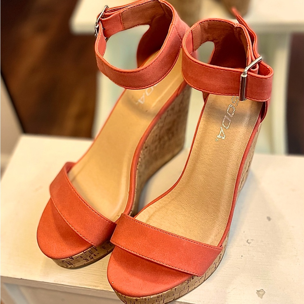 NWOT "SODA" wedge platform sandals, W 7.5